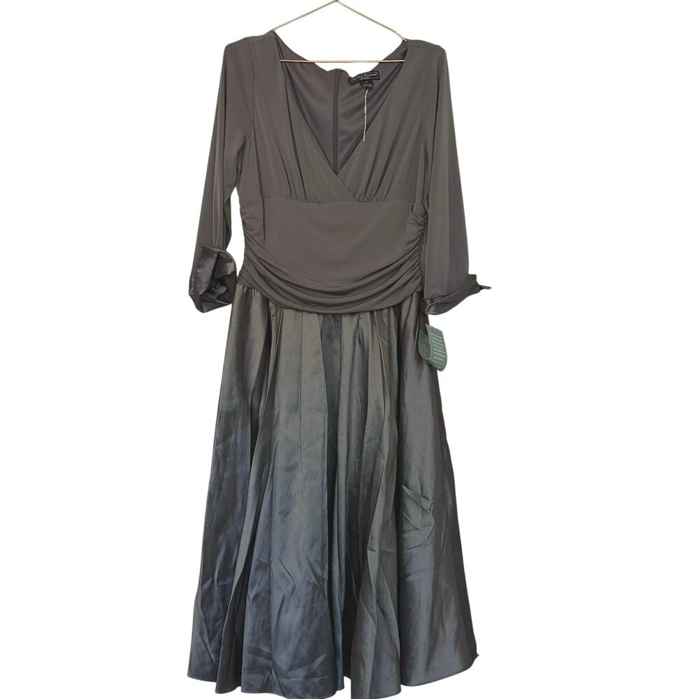 Jessica Howard grey formal dress 
fitted ruched bodice and a flared skirt  14
